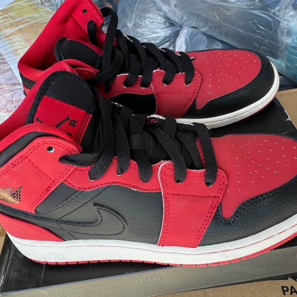 Air Jordan 1 Mid BG Black/Gym Red Youth Size 5 - Lightly Used - Picture 5 of 10